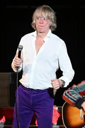 Helge Schneider live at a concert of his Ein Mann und seine Musik Tour in the Kuppelsaal Hanover, 05 11 2025 Foto:xR.xKeuntjex xFuturexImagex schneider_5108