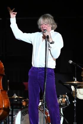 Helge Schneider live at a concert of his Ein Mann und seine Musik Tour in the Kuppelsaal Hanover, 05 11 2025 Foto:xR.xKeuntjex xFuturexImagex schneider_5110