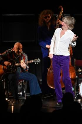 Sandro Giampietro, Leo Richartz and Helge Schneider live at a concert of the Ein Mann und seine Musik Tour in the Kuppelsaal Hanover, 05 11 2025 Foto:xR.xKeuntjex xFuturexImagex schneider_5122
