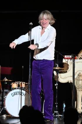 Helge Schneider live at a concert of his Ein Mann und seine Musik Tour in the Kuppelsaal Hanover, 05 11 2025 Foto:xR.xKeuntjex xFuturexImagex schneider_5125