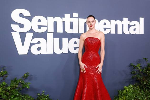 Los Angeles Premiere Of Neon s Sentimental Value Norwegian actress Renate Reinsve wearing a Schiaparelli FW25 Couture gown arrives at the Los Angeles Premiere Of Neon s Sentimental Value held at the DGA Theater Complex at The Directors Guild of America in Los Angeles, California, United States. DGA Theater Complex at The Directors Guild of America, Los Angeles, California, USA California United States  Copyright: xImagexPressxAgencyx originalFilename: collin-losangel251106_npBmk.jpg