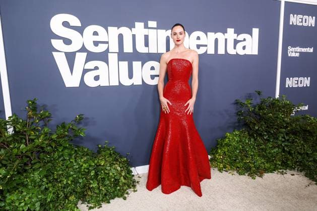 Los Angeles Premiere Of Neon s Sentimental Value Norwegian actress Renate Reinsve wearing a Schiaparelli FW25 Couture gown arrives at the Los Angeles Premiere Of Neon s Sentimental Value held at the DGA Theater Complex at The Directors Guild of America in Los Angeles, California, United States. DGA Theater Complex at The Directors Guild of America, Los Angeles, California, USA California United States  Copyright: xImagexPressxAgencyx originalFilename: collin-losangel251106_npl60.jpg