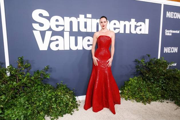 Los Angeles Premiere Of Neon s Sentimental Value Norwegian actress Renate Reinsve wearing a Schiaparelli FW25 Couture gown arrives at the Los Angeles Premiere Of Neon s Sentimental Value held at the DGA Theater Complex at The Directors Guild of America in Los Angeles, California, United States. DGA Theater Complex at The Directors Guild of America, Los Angeles, California, USA California United States  Copyright: xImagexPressxAgencyx originalFilename: collin-losangel251106_npo7q.jpg
