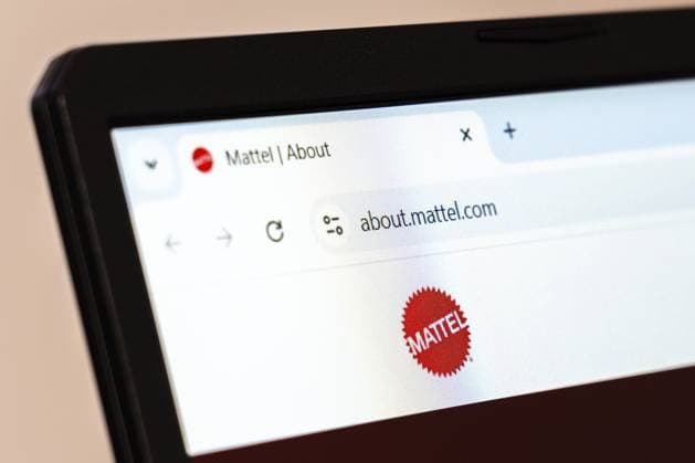 New York, USA — 26. Januar 2025: Offizielle Website von Mattel mit Logo und Dienstleistungen zur Spielzeugherstellung New York, USA - January 26, 2025: Mattel official website homepage displaying logo and toy manufacturing services Copyright: imageBROKER MariaxKraynova ibliqx15511023.jpg
