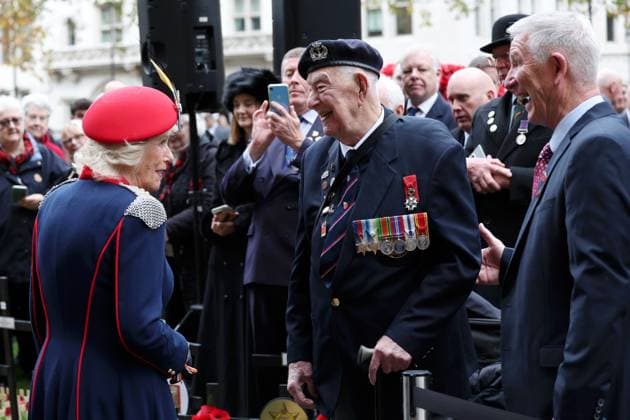 Queen Camilla Attends The 97th Field Of Remembrance Queen Camilla speaks with veterans on a visit to the 97th Field Of Remembrance at Westminster Abbey on November 06, 2025 in London, England. The Field of Remembrance has been held every November since 1928 when The Poppy Factory, of which Queen Camilla is Patron, brought a group of disabled veterans, a tray of poppies and a collecting tin to the grounds of St Margaret s Church at Westminster Abbey., Credit:Avalon.red Avalon United Kingdom, England, London, Westminster Abbey  Copyright: xAvalon.redx xAvalonx 1050721484