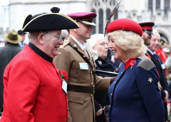 Queen Camilla Attends The 97th Field Of Remembrance Queen Camilla speaks with a Chelsea Pensioner during a visit to the 97th Field Of Remembrance at Westminster Abbey on November 06, 2025 in London, England. The Field of Remembrance has been held every November since 1928 when The Poppy Factory, of which Queen Camilla is Patron, brought a group of disabled veterans, a tray of poppies and a collecting tin to the grounds of St Margaret s Church at Westminster Abbey., Credit:Avalon.red Avalon United Kingdom, England, London, Westminster Abbey  Copyright: xAvalon.redx xAvalonx 1050721677