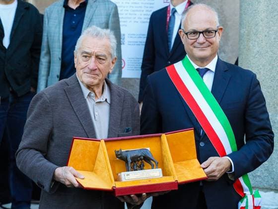 Entertainment Bilder des Tages Robert De Niro Recieves The Capitoline Wolf - Rome Rome, Robert De Niro receives the Capitoline Wolf from Mayor Roberto Gualtieri, in Rome, Italy on November 6, 2025. Photo by Giandomenico D Angelo IPA ABACAPRESS.COM Rome Italy  Copyright: xIPA ABACAx