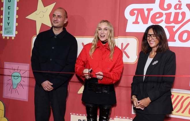 German actress and model Diane Kruger, godmother of Le Printemps Haussmann, accompanied by Laëtitia Henry, General Manager of Le Printemps Haussmann, and Jean Gasnier, General Marketing Manager of Le Printemps, inaugurates the launch of Le Printemps Haussmanns New York-colored Christmas windows from November 6, 2025 to January 4, 2026 in the 9th arrondissement of Paris, France, November 6, 2025 Denis Guignebourg Bestimage Diane Kruger during the Le Printemps Launch of Christmas Windows Animations And Lights at Le Printemps, in Paris, France, on November 6, 2025 Paris France Copyright: xDenisxGuignebourgx xBestimagexDenisxGuignebourgx xBestimagex