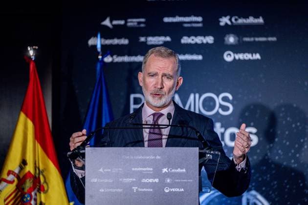 The King attends the XXV anniversary of the newspaper 20MINUTOS King Felipe VI speaks during the celebration of the XXV anniversary of the newspaper 20MINUTOS, at the Teatro Real, on November 6, 2025, in Madrid Spain The III edition of the 20MINUTOS Awards will also be held to recognize the work of institutions and personalities to build a better society 06 NOVEMBER 2025 JOURNALISM ANNIVERSARY 25 YEAR ANNIVERSARY 20 MINUTOS AWARDS KING FELIPE VI Madrid Madrid Spain  Copyright: xRicardoxRubiox 7081501