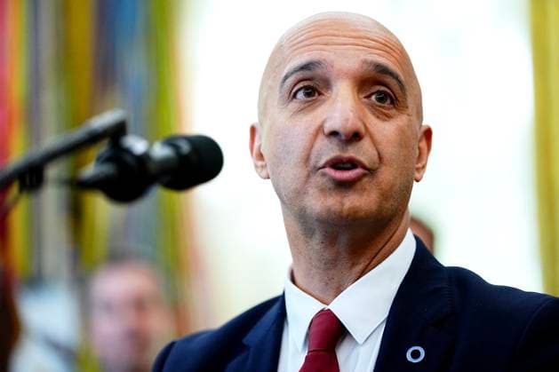 November 6, 2025, Washington, District Of Columbia, USA: Mike Doustdar, chief executive officer of Novo Nordisk A S, in the Oval Office of the White House in Washington, DC, US, on Thursday, Nov. 6, 2025. Eli Lilly & Co. and Novo Nordisk A S secured deals with the Trump administration to slash prices for their blockbuster weight-loss drugs in exchange for tariff relief and wider access for Medicare patients Washington USA - ZUMAs152 20251106_faa_s152_028 Copyright: xAaronxSchwartzx-xPoolxviaxCNPx