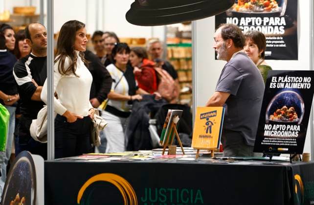 Queen Letizia, surprise attendee in the crowd at the BioCultura Fair Queen Dona Letizia during her visit to the BioCultura fair held at Ifema, November 6, 2025, in Madrid Spain BioCultura is the most important fair of organic products and responsible consumption in Spain with more than 500 exhibitors and 50 000 visitors FERIA CASA REAL REINA Madrid Madrid Madrid Espana  Copyright: xJosexVelascox 7081776