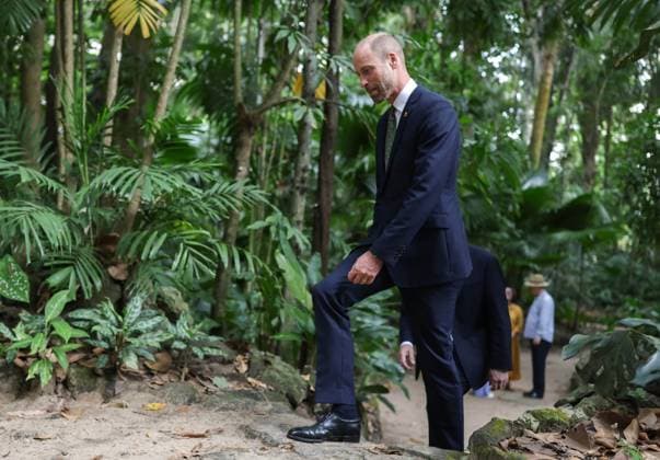 The Prince of Wales Attends COP30 06 11 2025. BelÃ m, Brazil. At the Museu Emilio Goeldi, His Royal Highness and the Prime Minister discussed with 15 young leaders how youth in Brazil are responding to the most pressing global issues, including climate action, inclusion, the future of work, and civic and political participation. They also heard about the findings of the Next Generation Brazil study on climate literacy, education and employment., Credit:Pete Maclaine Avalon Brazil, BelÃ m  Copyright: xPetexMaclainex xAvalonx 1050803211