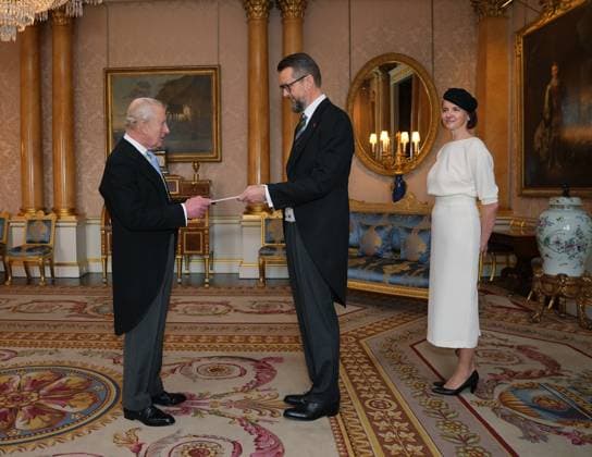 Audience at Buckingham Palace Sven Sakkov, Ambassador of Estonia, accompanied by Marika Flaur, presents his credentials to King Charles III during a private audience at Buckingham Palace, London. Picture date: Thursday November 6, 2025., Credit:Yui Mok Avalon UK, London  Copyright: xYuixMokx xAvalonx 1050801982