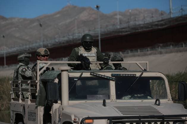 Mexican Army conduct search operation at border between Ciudad Juarez and El Paso CIUDAD JUAREZ , MEXICO - 6 NOVEMBER : Elements of the Mexican Army conducted a search operation near the border fence between Ciudad Juarez and El Paso, looking for possible underground tunnels connecting the border. After inspecting a culvert, the soldiers found a metal ladder, which was seized, on November 06, 2025. They notified U.S. authorities, who are searching for a connection to the United States. Christian Torres Anadolu Ciudad Juarez Mexico. Editorial use only. Please get in touch for any other usage.  Copyright: x2025xAnadoluxChristianxTorresx