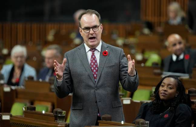 November 6, 2025, Ottawa, On, Canada: Government House Leader Steven MacKinnon rises following Question Period on Parliament Hill in Ottawa, Thursday, Nov. 6, 2025. Ottawa Canada  - ZUMAc35_ 20251106_zaf_c35_153 Copyright: xAdrianxWyldx