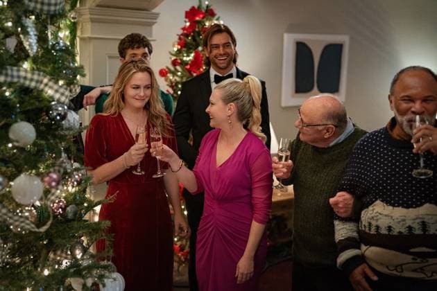 Alicia Silverstone, Melissa Joan Hart, and Pierson Fode USA. Alicia Silverstone, Melissa Joan Hart, and Pierson Fode in a scene from (C)Netflix new movie: A Merry Little Ex-Mas (2025). Plot: A separated couple tries celebrating one last Christmas together with their kids before their divorce. However, the husband s new girlfriend joins the festivities, causing tension and chaos during the holidays. LMK106-J11393-051125 Supplied by LMKMEDIA. Editorial Only. Landmark Media is not the copyright owner of these Film or TV stills but provides a service only for recognised Media outlets. 