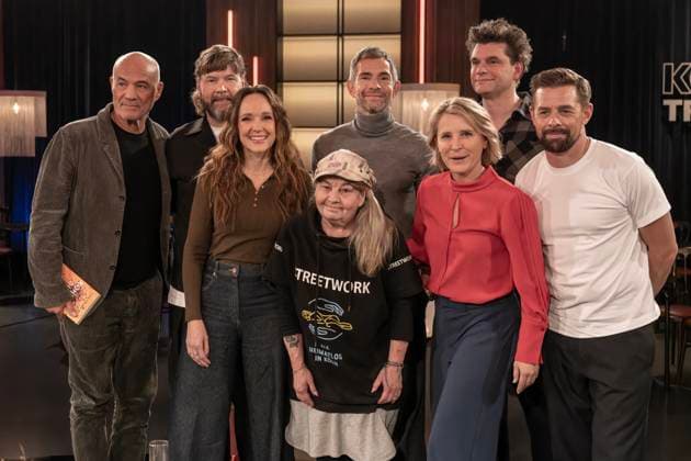 Kölner Treff on 06 November 2025 From left to right The actor Heiner Lauterbach, the Irish rock star Rea Garvey, the cabaret artist Carolin Kebekus, the author and activist Linda Rennings, the host duo Susan Link and Micky Beisenherz, the political comedian Lutz van der Horst