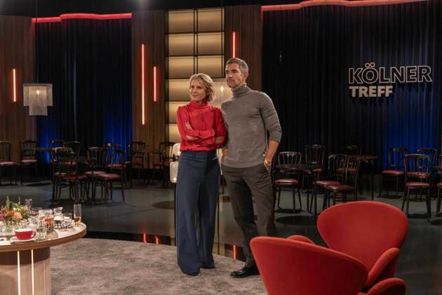 Kölner Treff on November 06, 2025 In the picture the host duo of the talk show Susan Link and Micky Beisenherz after the end of the recording Both interview their guests in their own way on both sides Cologne North Rhine-Westphalia Germany