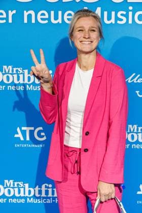 06 11 2025 Düsseldorf The musical hit Mrs. Doubtfire celebrates its German premiere in its new German production of th