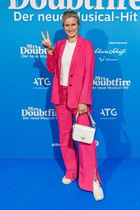 06 11 2025 Düsseldorf The musical hit Mrs. Doubtfire celebrates its German premiere in its new German production of th