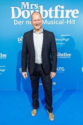 06 11 2025 Düsseldorf The musical hit Mrs Doubtfire celebrates its German premiere in its new German production of the English blockbuster First performed on Broadway in N