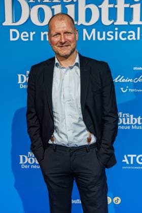 06 11 2025 Düsseldorf The musical hit Mrs Doubtfire celebrates its German premiere in its new German production of the English blockbuster First performed on Broadway in N