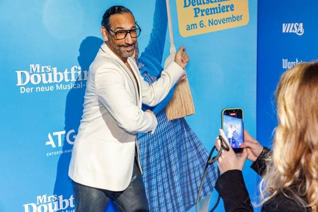 06 11 2025 Düsseldorf The musical hit Mrs Doubtfire celebrates its German premiere in its new German production of the English blockbuster First performed on Broadway i