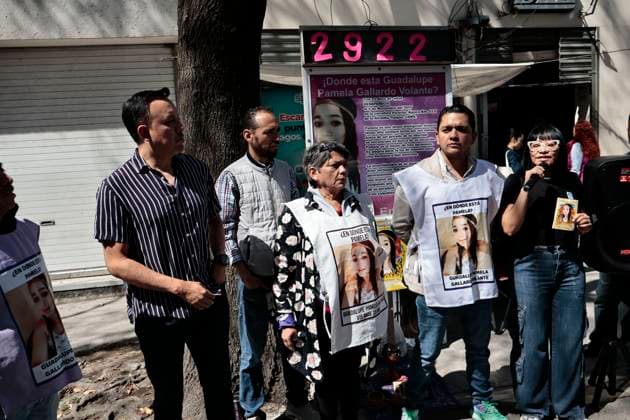 November 6, 2025, Mexico, Cdmx, Mexico: The family, advocacy groups, and friends of GUADALUPE PAMELA GALLARDO VOLANTE protested outside the Mexico City Attorney General s Office (FGJCDMX) to demand the safe return of the young woman who disappeared 2,922 days ago (8 years). Because of this, Pamela Gallardo s family has been counting the days she has been missing from her home. The Attorney General s Office has not responded to any inquiries or made any progress in the case of the young woman who disappeared in the Ajusco area, a region with high rates of forced disappearances at the hands of organized crime, kidnappers, and drug traffickers. It is said to be controlled by the Sinaloa Cartel, a significant factor in the police s inability to - ZUMAp204 20251106_zip_p204_015 Copyright: xJosuexPerezx