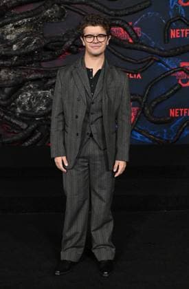 ˜Stranger Things 5™ World Premiere Gaten Matarazzo arriving to Stranger Things 5™ world premiere held at the TCL Chinese Theatre on November 6, 2025 in Hollywood, Ca. Hollywood TCL Chinese Theatre California USA Copyright: xLisaxOConnor xAFF-USA.COMx