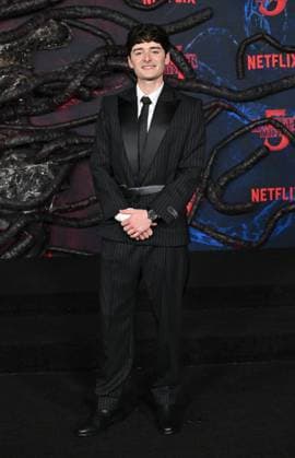 ˜Stranger Things 5™ World Premiere Noah Schnapp arriving to Stranger Things 5™ world premiere held at the TCL Chinese Theatre on November 6, 2025 in Hollywood, Ca. Hollywood TCL Chinese Theatre California USA Copyright: xLisaxOConnor xAFF-USA.COMx