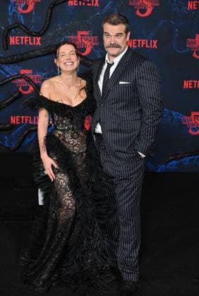 ˜Stranger Things 5™ World Premiere Millie Bobby Brown and David Harbour arriving to Stranger Things 5™ world premiere held at the TCL Chinese Theatre on November 6, 2025 in Hollywood, Ca. Hollywood TCL Chinese Theatre California USA Copyright: xLisaxOConnor xAFF-USA.COMx