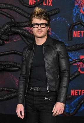 ˜Stranger Things 5™ World Premiere Joe Keery arriving to Stranger Things 5™ world premiere held at the TCL Chinese Theatre on November 6, 2025 in Hollywood, Ca. Hollywood TCL Chinese Theatre California USA Copyright: xLisaxOConnor xAFF-USA.COMx