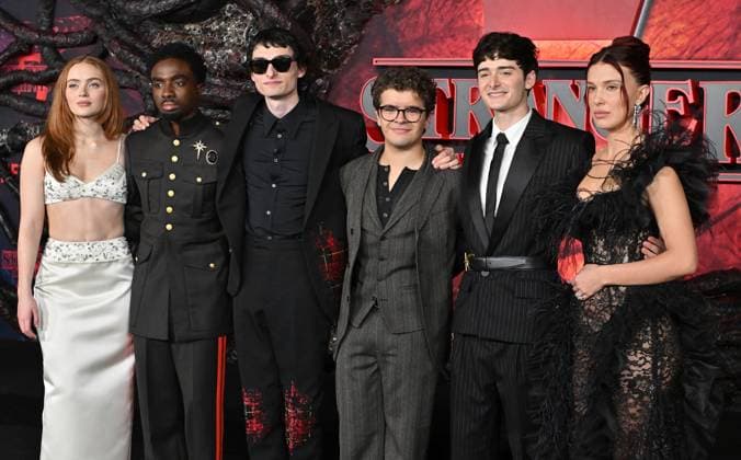 ˜Stranger Things 5™ World Premiere Sadie Sink, Caleb McLaughlin, Finn Wolfhard, Gaten Matarazzo, Noah Schnapp and Millie Bobby Brown arriving to Stranger Things 5™ world premiere held at the TCL Chinese Theatre on November 6, 2025 in Hollywood, Ca. Hollywood TCL Chinese Theatre California USA Copyright: xLisaxOConnor xAFF-USA.COMx