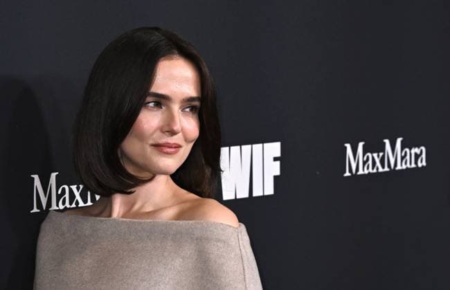 2025 WIF Honors Zoey Deutch arriving to the 2025 WIF Honors held at the Beverly Hilton Hotel on November 6, 2025 in Beverly Hills, Ca. Beverly Hills Beverly Hilton Hotel California USA Copyright: xStarbuck AFF-USA.COMx