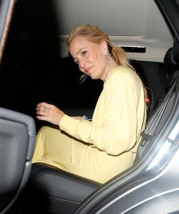 Gillian Anderson LONDON, ENGLAND - NOVEMBER 06 Gillian Anderson, winner of the Musician award, aseen leaving the 2025 Harper s Bazaar Women of the Year Awards, held in partnership with The Platinum Card by American Express, at Claridge s Hotel on November 6, 2025 in London, England.., Credit:James Smart Pictures Avalon  Copyright: xJames SmartxPicturesx xAvalonx 1050852349
