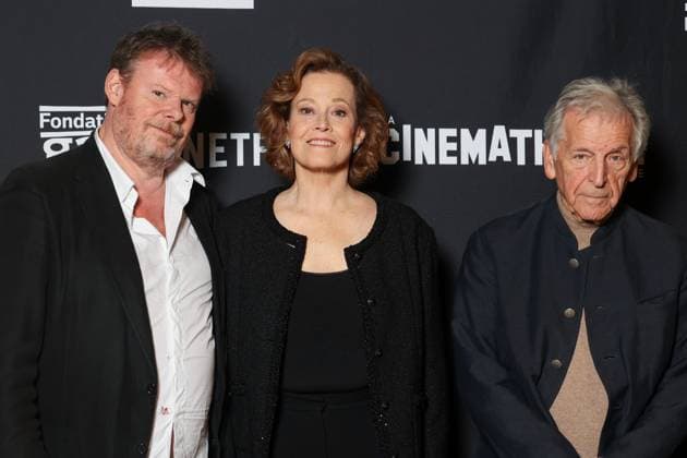 Sigourney Weaver Retrospective at la cinematheque Retrospective Sigourney Weaver à la Cinematheque Frederic Bonnaud, Sigourney Weaver et Costa Gavras 450438 2025 11 06 France Weaver, Sigourney  Copyright: xSebastienxFremontx xStarfacex STAR_450438_001
