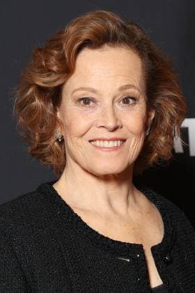 Sigourney Weaver Retrospective at la cinematheque Retrospective Sigourney Weaver à la Cinematheque Sigourney Weaver et Costa Gavras 450438 2025 11 06 France Weaver, Sigourney  Copyright: xSebastienxFremontx xStarfacex STAR_450438_009