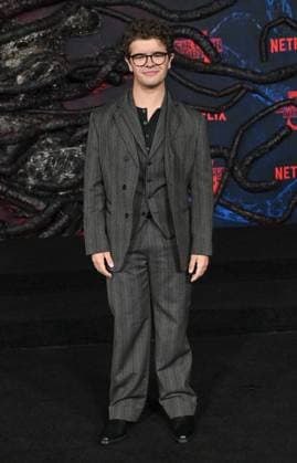 ˜Stranger Things 5™ World Premiere Gaten Matarazzo arriving to the Stranger Things 5™ world premiere held at the TCL Chinese Theatre on November 6, 2025 in Hollywood, Ca. Hollywood TCL Chinese Theatre California USA Copyright: xLISAxOConnor xAFF-USA.COMx