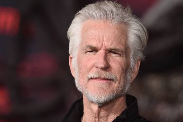˜Stranger Things 5™ World Premiere Matthew Modine arriving to the Stranger Things 5™ world premiere held at the TCL Chinese Theatre on November 6, 2025 in Hollywood, Ca. Hollywood TCL Chinese Theatre California USA Copyright: xLISAxOConnor xAFF-USA.COMx