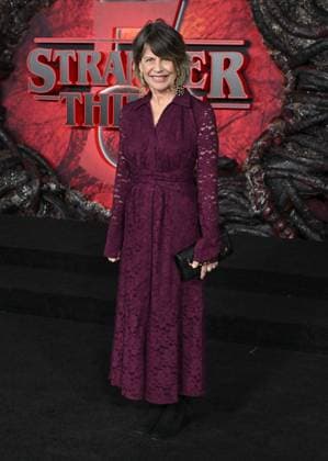 ˜Stranger Things 5™ World Premiere Linda Hamilton arriving to the Stranger Things 5™ world premiere held at the TCL Chinese Theatre on November 6, 2025 in Hollywood, Ca. Hollywood TCL Chinese Theatre California USA Copyright: xLISAxOConnor xAFF-USA.COMx