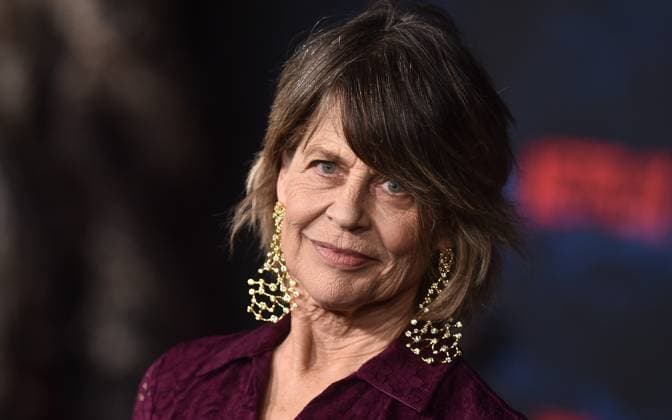 ˜Stranger Things 5™ World Premiere Linda Hamilton arriving to the Stranger Things 5™ world premiere held at the TCL Chinese Theatre on November 6, 2025 in Hollywood, Ca. Hollywood TCL Chinese Theatre California USA Copyright: xLISAxOConnor xAFF-USA.COMx
