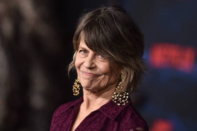 ˜Stranger Things 5™ World Premiere Linda Hamilton arriving to the Stranger Things 5™ world premiere held at the TCL Chinese Theatre on November 6, 2025 in Hollywood, Ca. Hollywood TCL Chinese Theatre California USA Copyright: xLISAxOConnor xAFF-USA.COMx