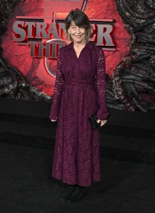 ˜Stranger Things 5™ World Premiere Linda Hamilton arriving to the Stranger Things 5™ world premiere held at the TCL Chinese Theatre on November 6, 2025 in Hollywood, Ca. Hollywood TCL Chinese Theatre California USA Copyright: xLISAxOConnor xAFF-USA.COMx