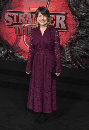 ˜Stranger Things 5™ World Premiere Linda Hamilton arriving to the Stranger Things 5™ world premiere held at the TCL Chinese Theatre on November 6, 2025 in Hollywood, Ca. Hollywood TCL Chinese Theatre California USA Copyright: xLISAxOConnor xAFF-USA.COMx