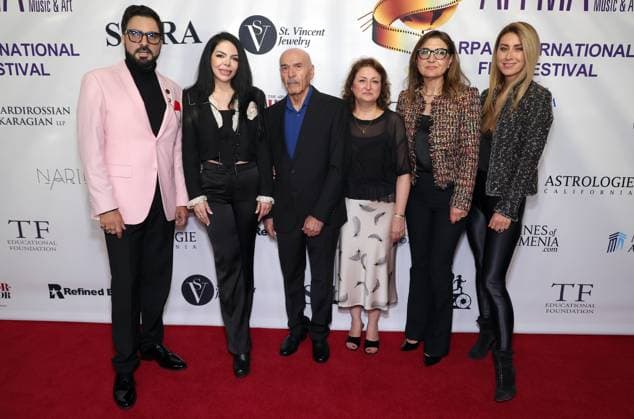 06 November 2025 - Hollywood, California - CREW. the Arpa International Film Festival premiere of Ã’Deadly Vows.O held at TLC Chinese Theater. Hollywood USA - ZUMAa123 20251106_zaa_a123_097 Copyright: xADx