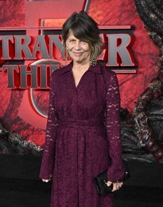 ˜Stranger Things 5™ World Premiere Linda Hamilton arriving to the Stranger Things 5™ world premiere held at the TCL Chinese Theatre on November 6, 2025 in Hollywood, Ca. Hollywood TCL Chinese Theatre California USA Copyright: xLISAxOConnor xAFF-USA.COMx