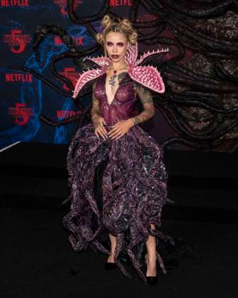 November 6, 2025, West Hollywood, California, USA: SNITCHERY ELEANOR BARNES attends the Los Angeles red carpet premiere of Netflix s Stranger Things Season 5. attends the Los Angeles red carpet premiere of Netflix s Stranger Things Season 5 West Hollywood USA - ZUMAb173 20251106_aap_b173_002 Copyright: xBillyxBennightx