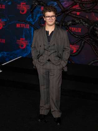 November 6, 2025, West Hollywood, California, USA: GATEN MATARAZZO attends the Los Angeles red carpet premiere of Netflix s Stranger Things Season 5 West Hollywood USA - ZUMAb173 20251106_aap_b173_013 Copyright: xBillyxBennightx