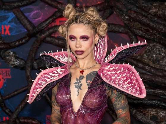 November 6, 2025, West Hollywood, California, USA: SNITCHERY ELEANOR BARNES attends the Los Angeles red carpet premiere of Netflix s Stranger Things Season 5. attends the Los Angeles red carpet premiere of Netflix s Stranger Things Season 5 West Hollywood USA - ZUMAb173 20251106_aap_b173_020 Copyright: xBillyxBennightx
