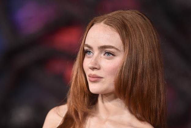 ˜Stranger Things 5™ World Premiere Sadie Sink arriving to the Stranger Things 5™ world premiere held at the TCL Chinese Theatre on November 6, 2025 in Hollywood, Ca. Hollywood TCL Chinese Theatre California USA Copyright: xLISAxOConnor xAFF-USA.COMx